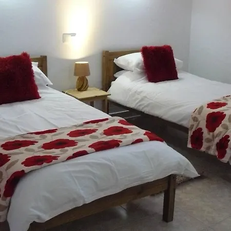 Charming Countryside 3-Bed Apartment Pool Hottub * 培拉