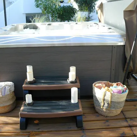 Charming Countryside 3-Bed Apartment Pool Hottub *