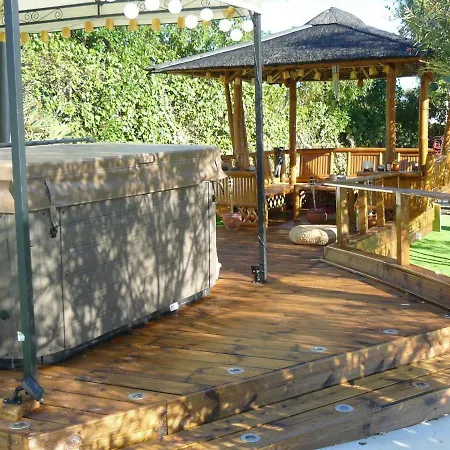 Apartman Charming Countryside 3-Bed Apartment Pool Hottub