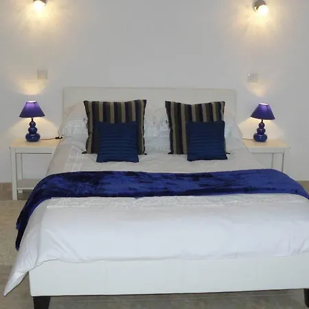 Apartman Charming Countryside 3-Bed Apartment Pool Hottub *