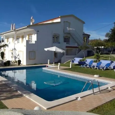 Charming Countryside 3-Bed Apartment Pool Hottub *